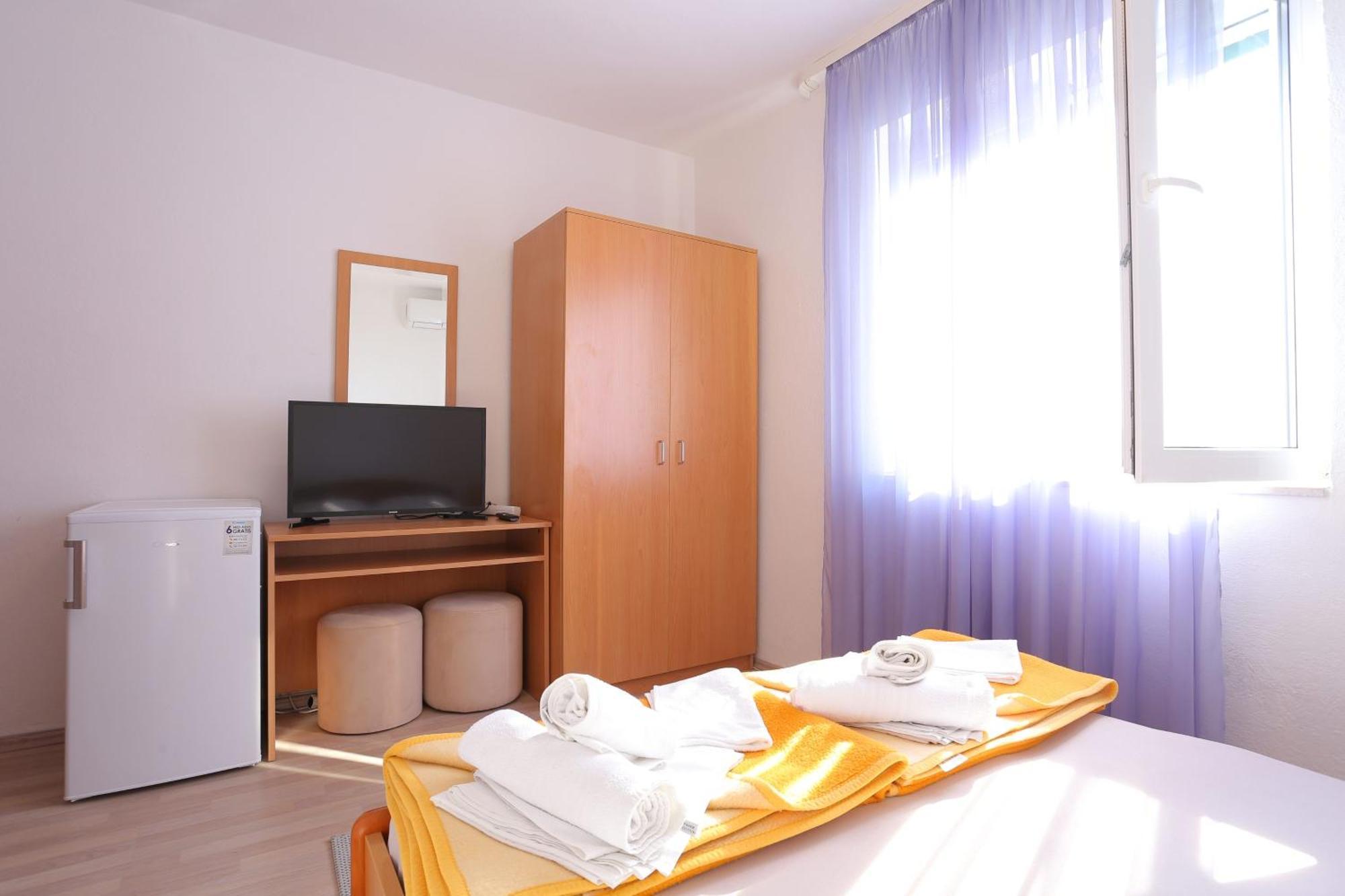 Apartments And Rooms With Parking Space Tucepi, Makarska - 5263 Room photo